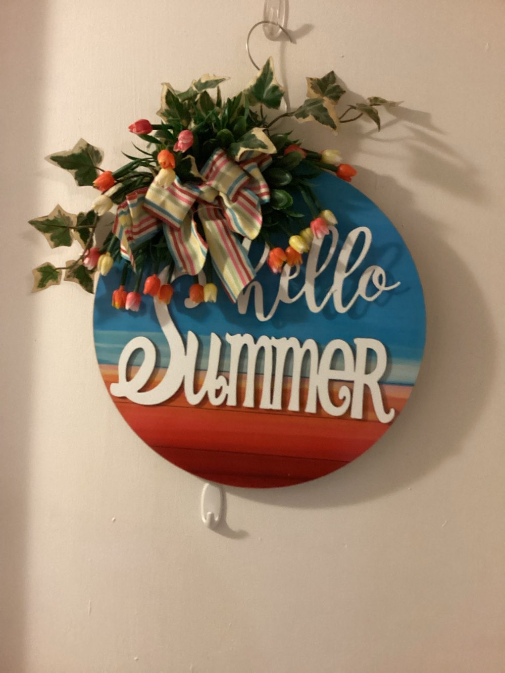 Hello summer wooden plaque with flowers in bow